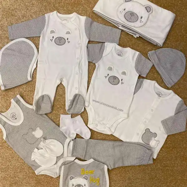 8 مدل لباس مناسب برای نوزاد تازه متولد شده